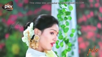 Saniya Hot Navel Show