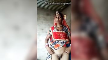 rajasthani aunty showing