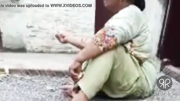 Desi Hot Pakistani Aunty Weed Smoking