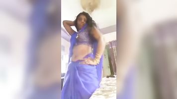 tamil aunty in blue saree