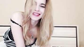 Gorgeous blonde 01