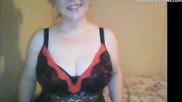 smiling mature and busty adultwebshows com